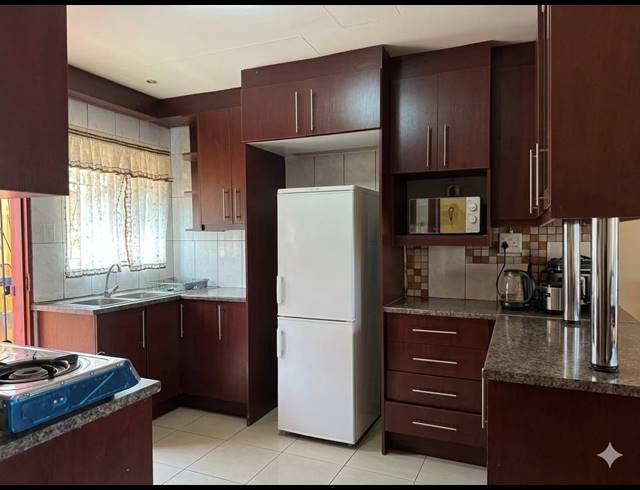 2 BEDROOM HOUSE FOR SALE IN GEELHOUTPARK